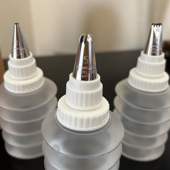 Pampered Chef decorator bottle Set ( 1585) NWT - Picture 2 of 4